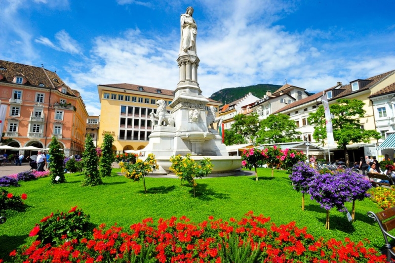 Montagnes des Dolomites et Fête des Fleurs à Bolzano - Les Voyages de ...