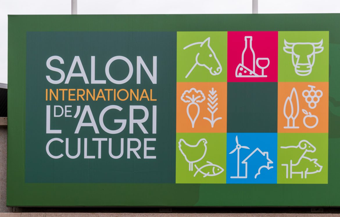 Affiche à l'entrée du Salon de l'agriculture, édition 2025, Porte de Versailles, Paris, France