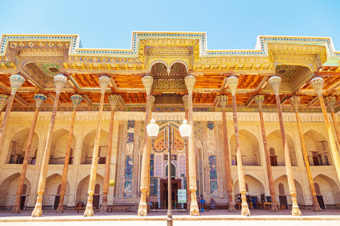 Mosquée Bolo Hauz antique. Site inscrit au patrimoine mondial de l'UNESCO. Boukhara, Ouzbékistan