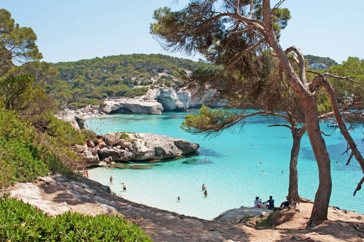 Minorca, isole Baleari, Spagna: la spiaggia di Cala Mitjaneta co