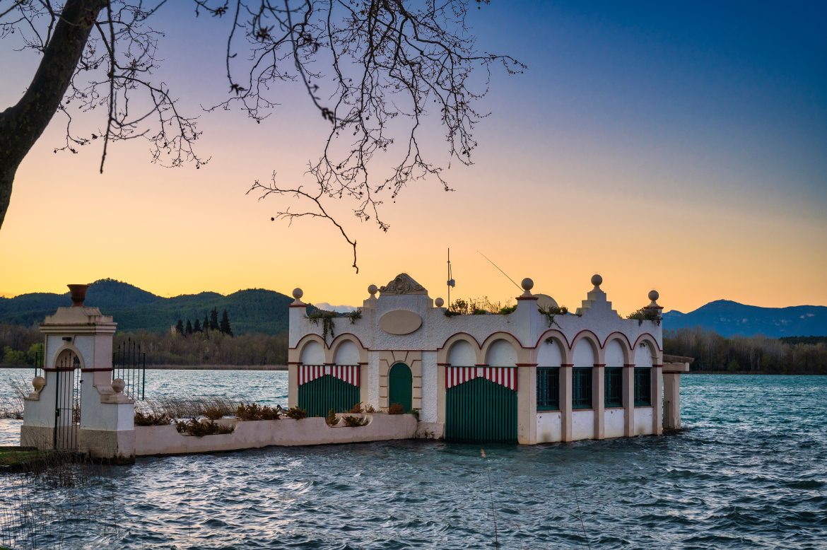 La maison de pêche de Marimon dans l'étang de Banyoles