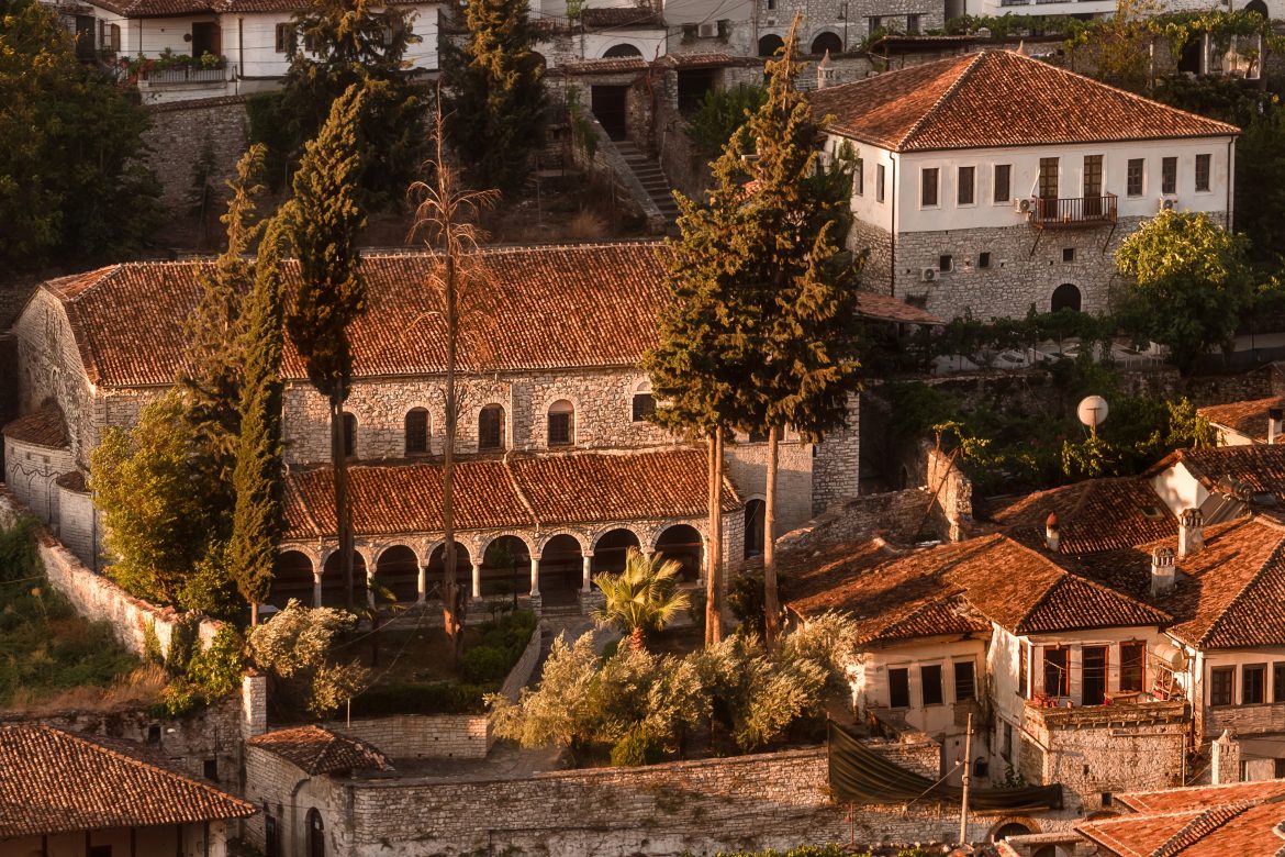 Couché de soleil sur la vieille ville de Berat