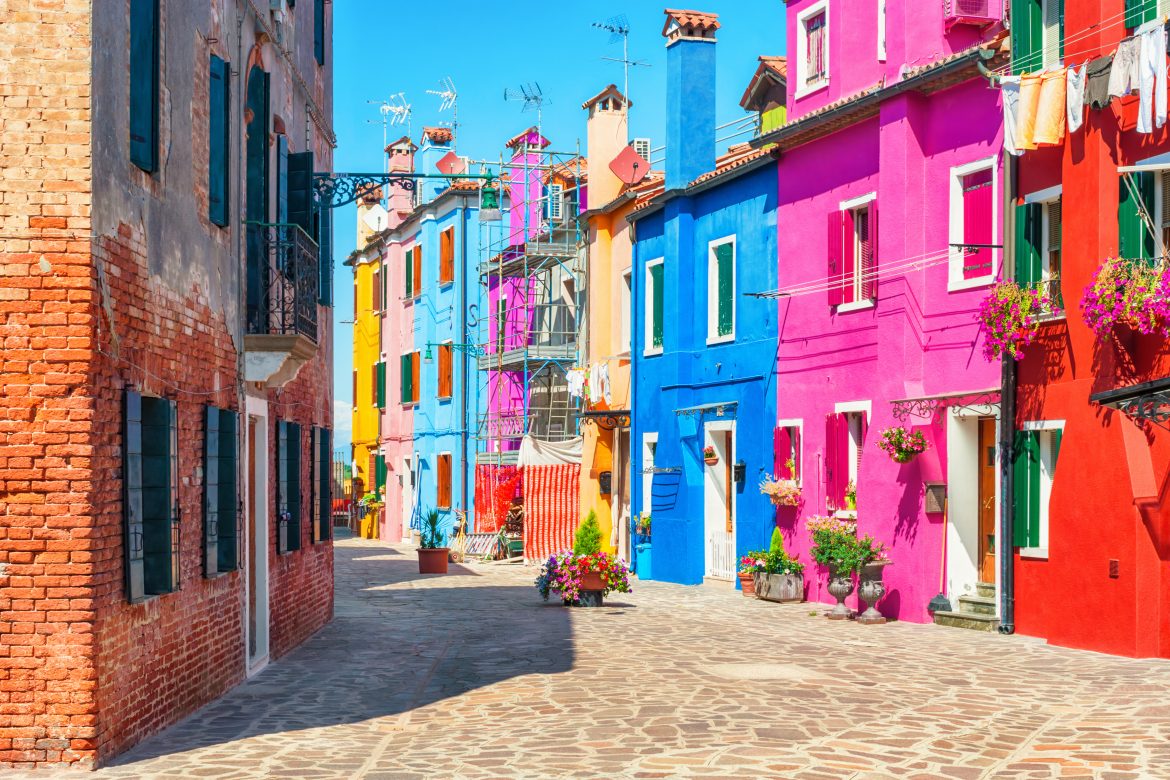 Vieilles maisons colorées à Burano, en Italie.