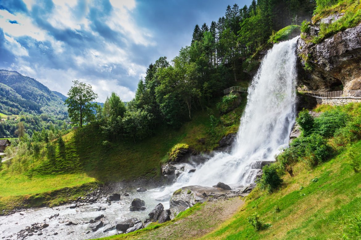 Cascade Steindalsfossen en Norvège