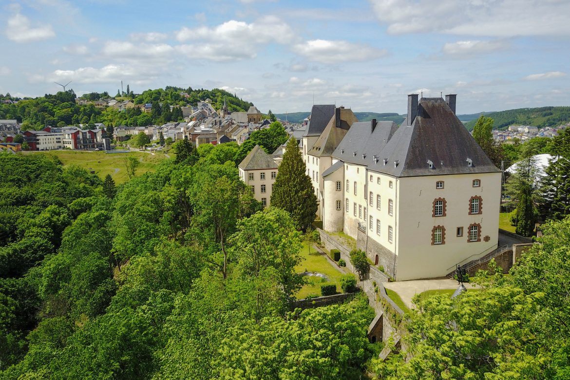 Vue aérienne du Château de Wiltz au Luxembourg