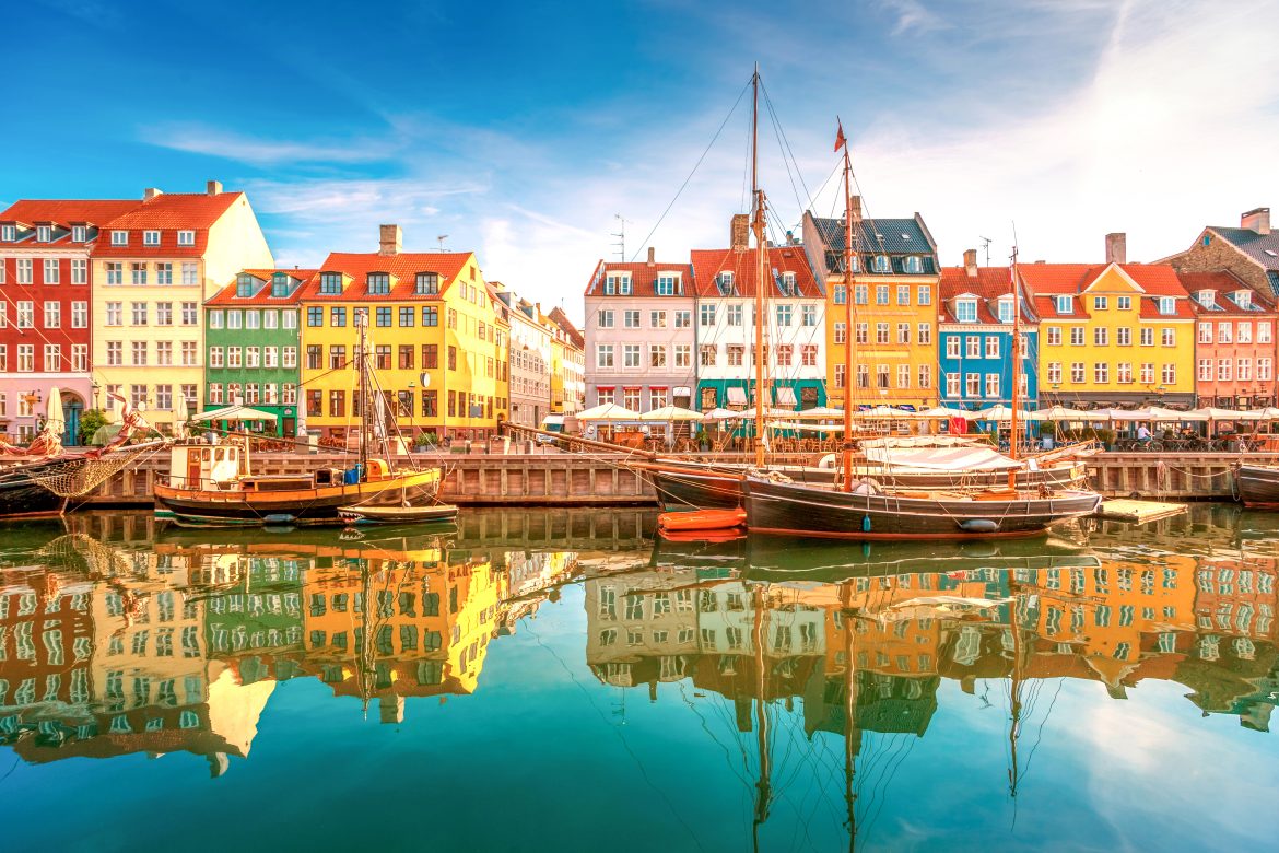Maisons colorés au bord du canal de Copenhague