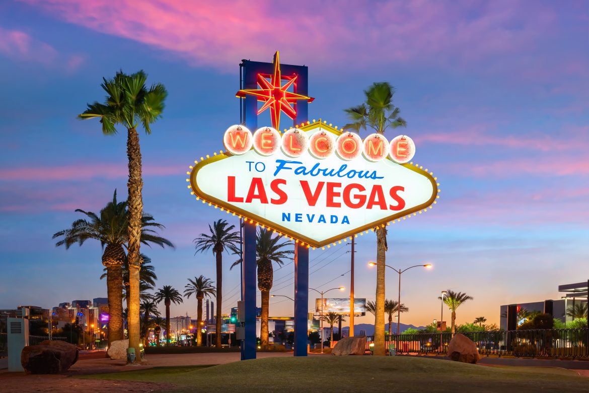 Le panneau « Welcome to Fabulous Las Vegas » à Las Vegas, Nevada, États-Unis, au coucher du soleil