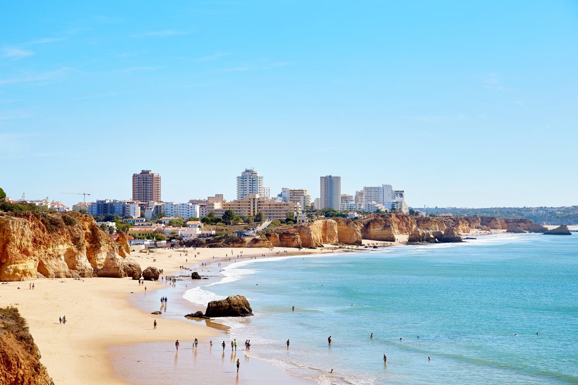 Vue panoramique de Portimao et sa plage