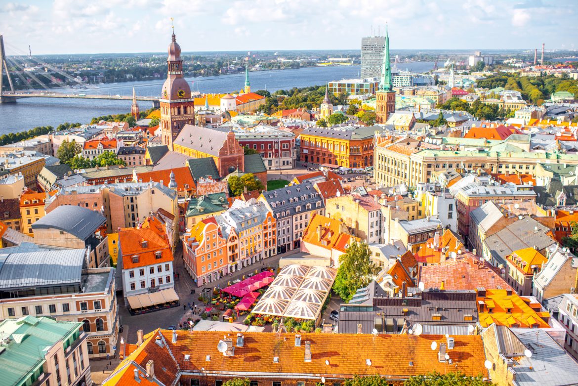 Vue aérienne panoramique de la vieille ville de Riga, en Lettonie