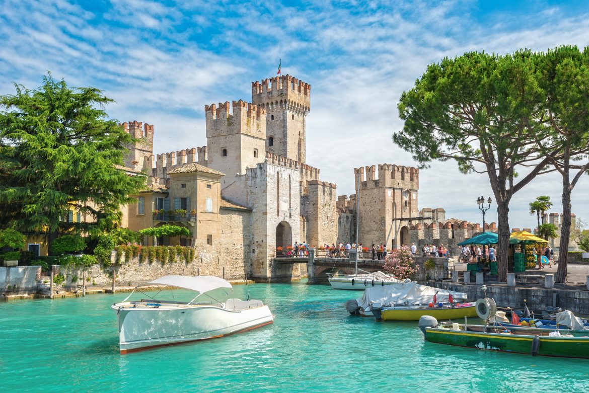 Un château sur l'île de Sirmione, Lac de Garde, Italie