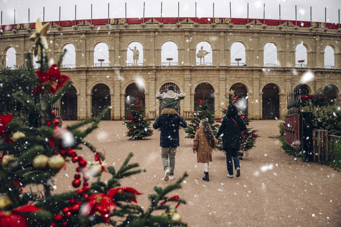 Noël au Puy du Fou spécialement décoré pour les fêtes de fin d'année.