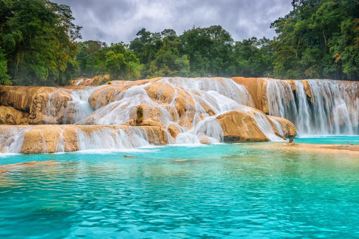 Cascadas de Agua Azul waterfalls. Agua Azul. Yucatan. Mexico Cascades de Agua Azul. Eau bleue. Yucatán. Mexique