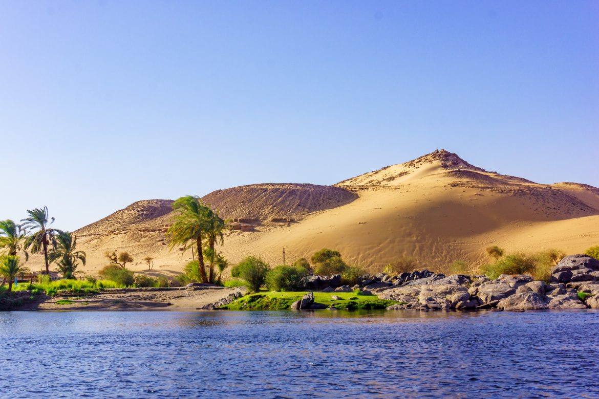 River Nile in Egypt. Life on the River Nile Le Nil en Égypte. La vie sur le Nil.