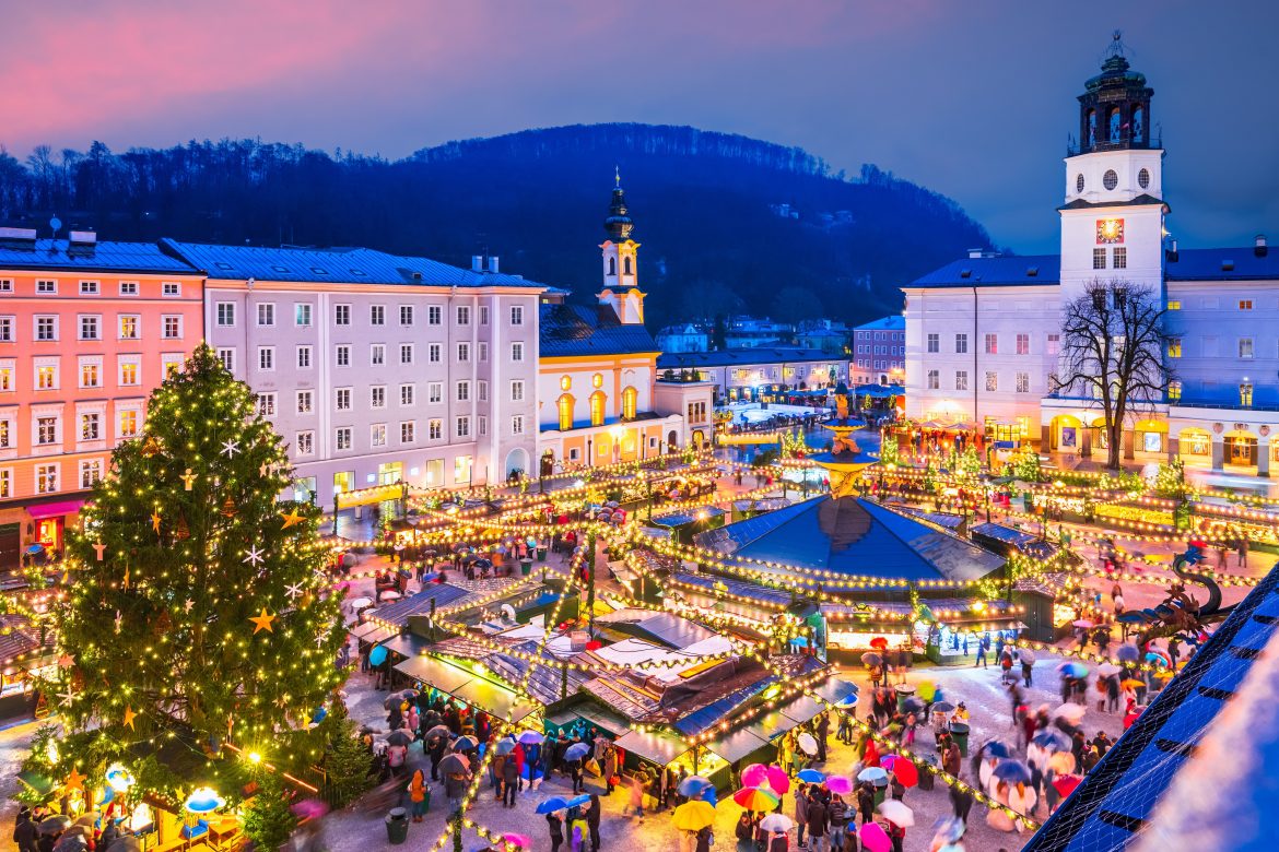 Salzburg, Austria - Christkindlmarkt, Christmas Market Marché de Noël à Salzbourg en Autriche.