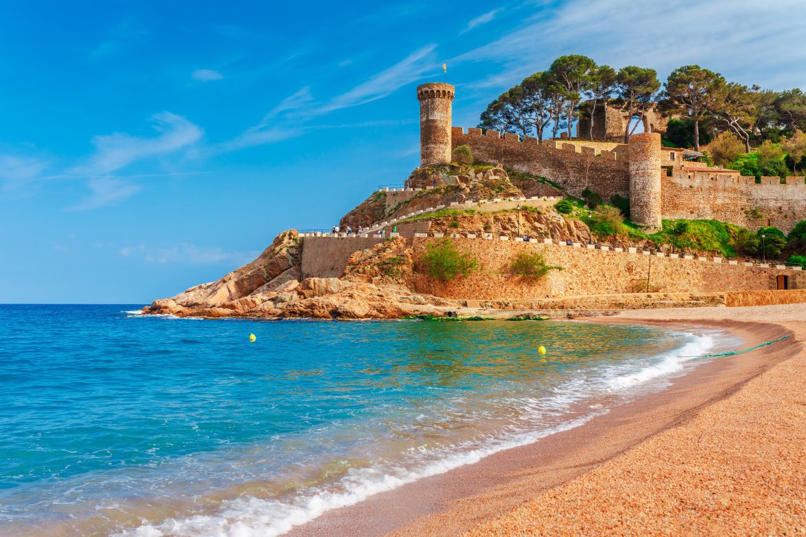 Vieux château et plage à Tossa de Mar en Catalogne