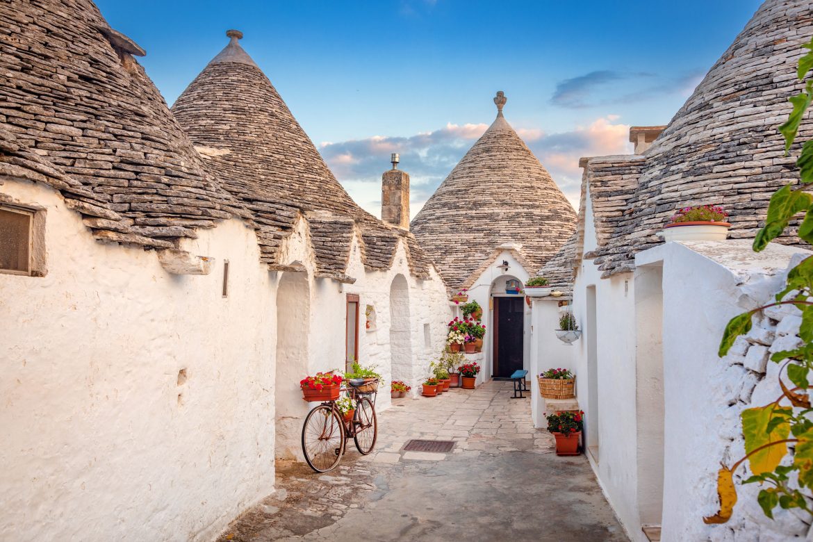 Trulli, maisons typiques d'Alberobello dans les Pouilles.