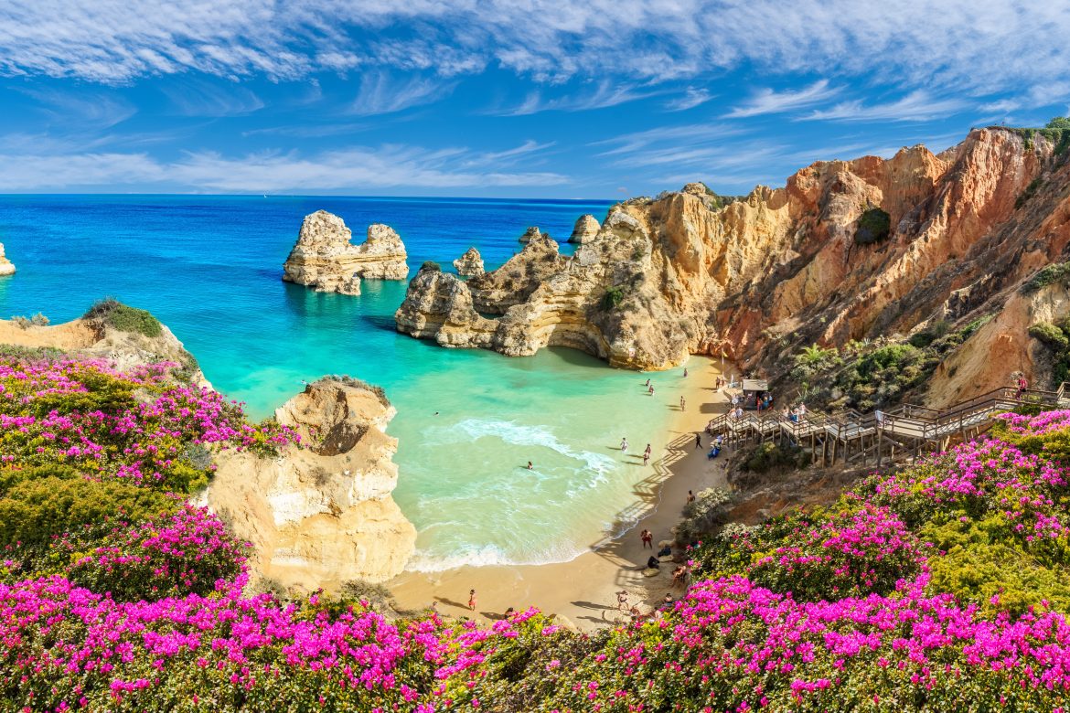 Paysage avec Praia do Camilo, une plage célèbre de l'Algarve, au Portugal.