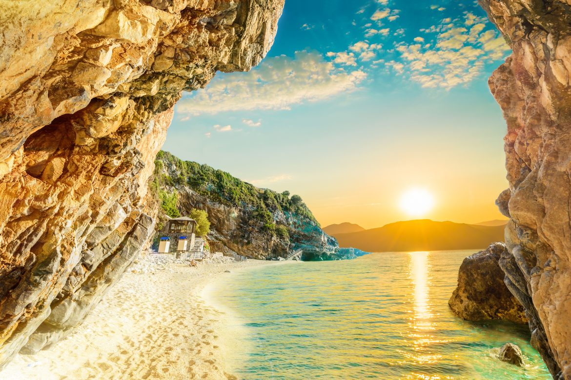 Magnifique vue sur la plage de Mylopotamos, dans le Pélion (Corfou).