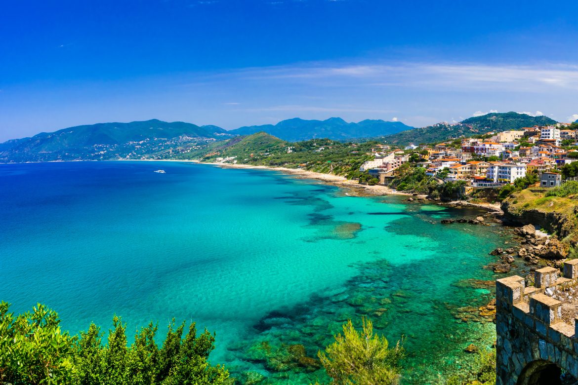 Palinuro, un site pittoresque aux plages magnifiques. Des vacances d'été paisibles dans le superbe parc national du Cilento, en Italie.