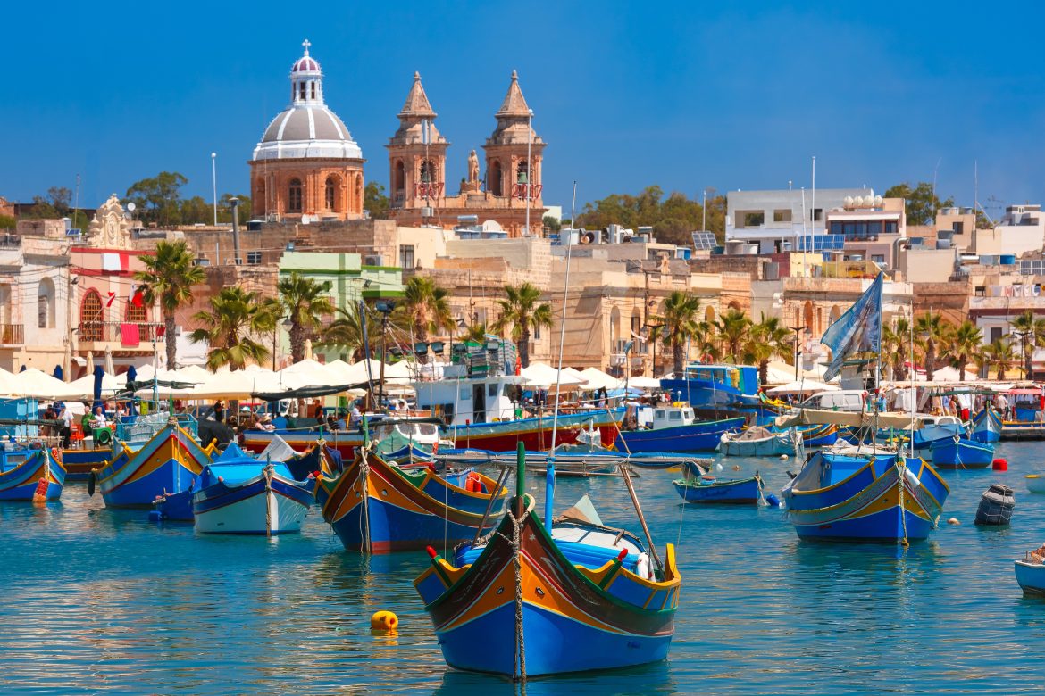 Bateaux aux yeux taditionnels Luzzu à Marsaxlokk, Malte